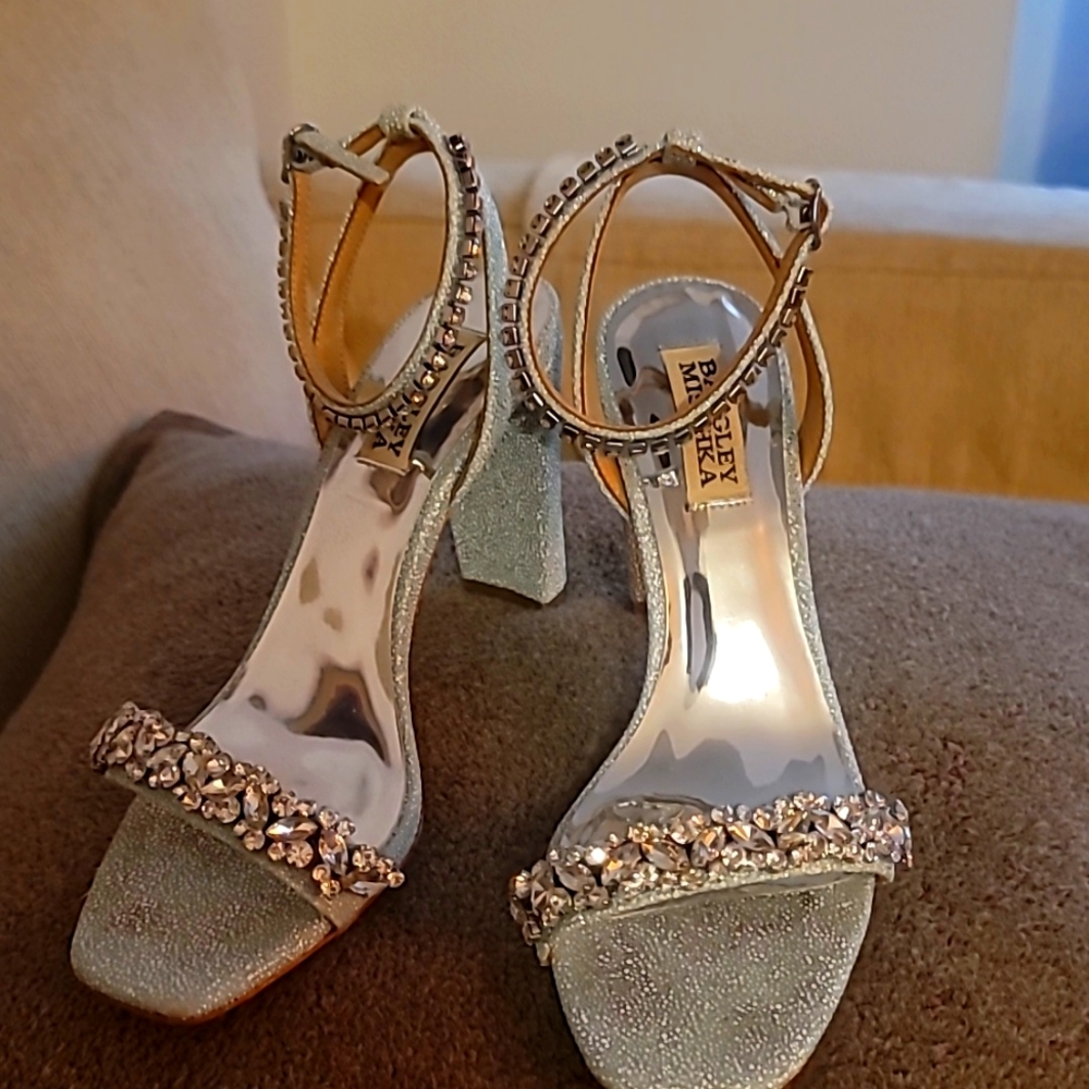 Badgley Mischka Size 6